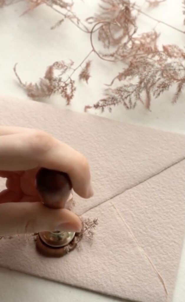 lettera D'amore con sigillo in ceralacca